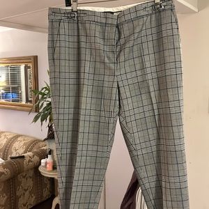 Size 14-HALOGEN ANKLE LENGTH PLAID PANTS. Blue/grey/black front and back pockets